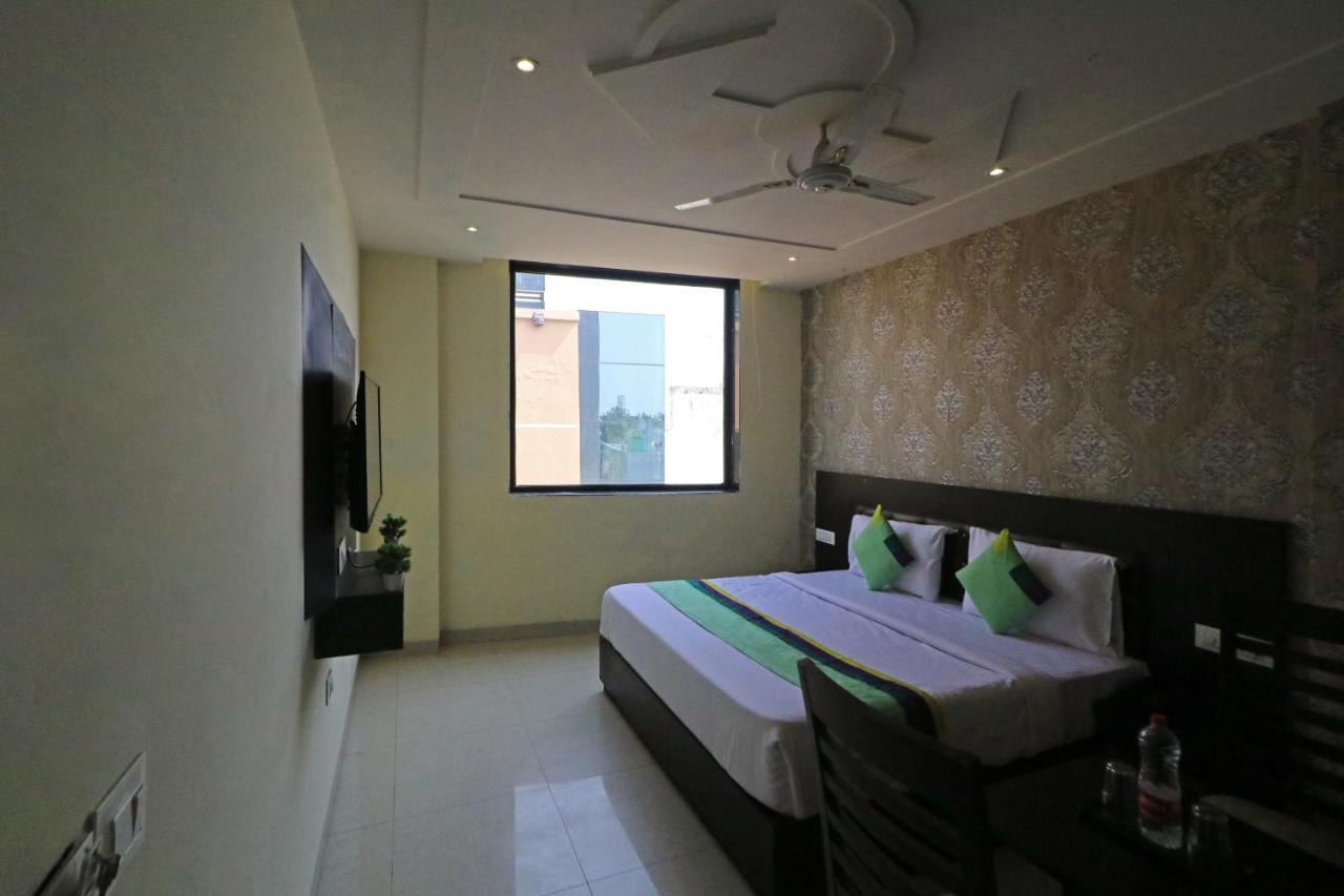 Hotel Paragon Suites New Delhi Exterior foto