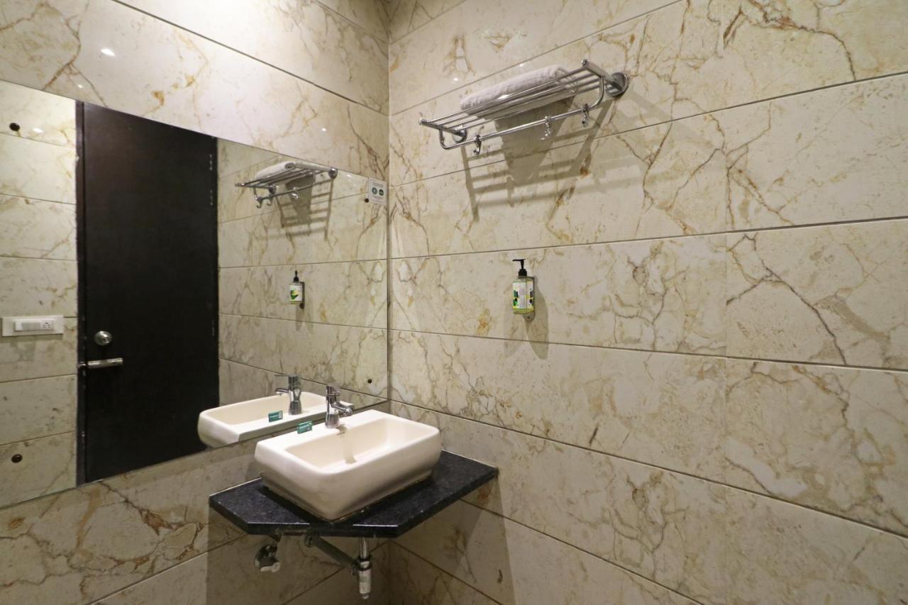 Hotel Paragon Suites New Delhi Exterior foto
