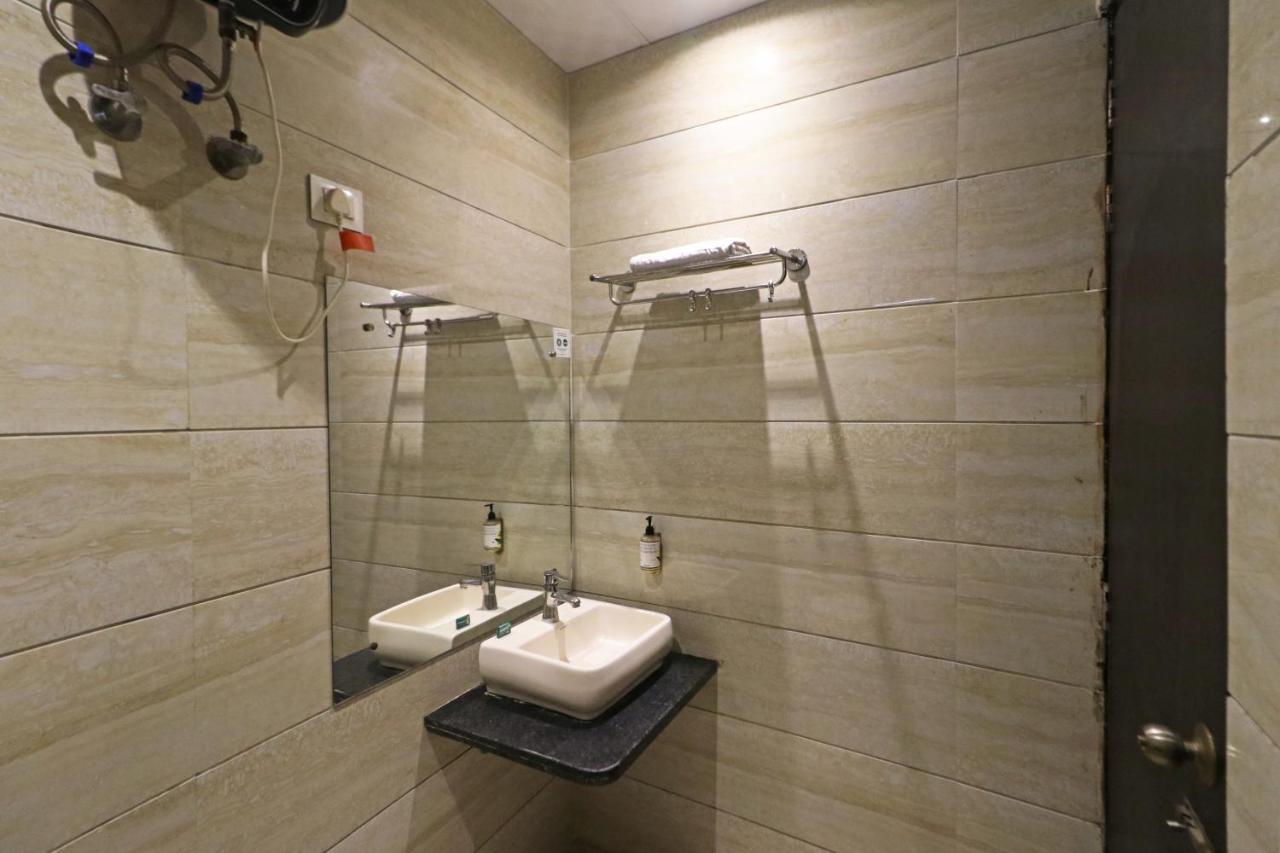 Hotel Paragon Suites New Delhi Exterior foto